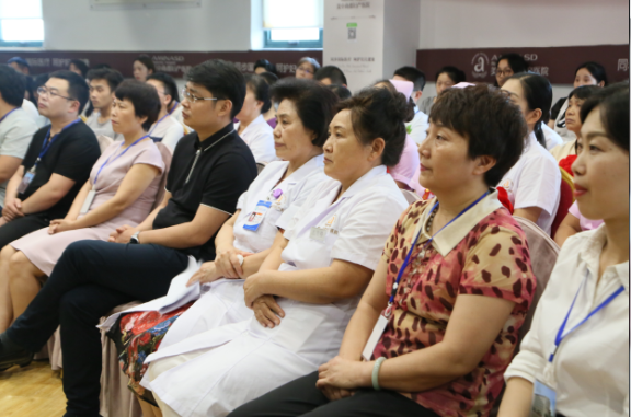 郑州美中商都妇产医院年中总结表彰大会