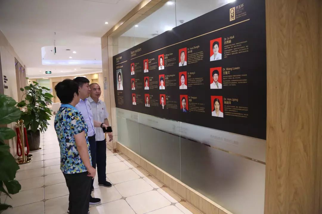 热烈欢迎经三商圈曹永彬书记莅临郑州美中商都妇产医院参观指导
