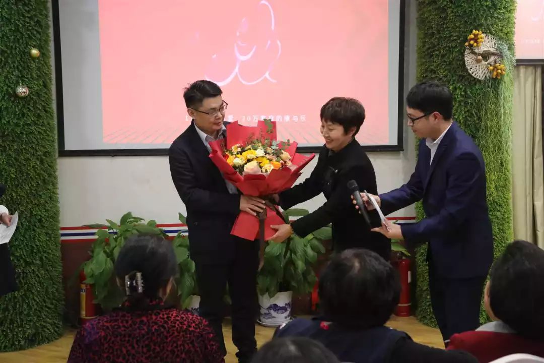 郑州美中商都妇产医院十一周年表彰大会
